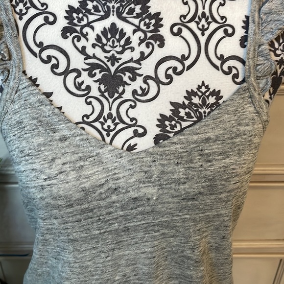 Brand new, cute women, sweetheart cut chaser tank with ruffle accent sleeve med - Picture 3 of 6